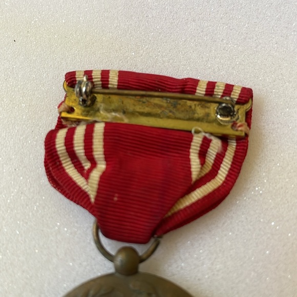 VTG WWII US Army medal lapel award For Good Condact red ribbon - Picture 5 of 7